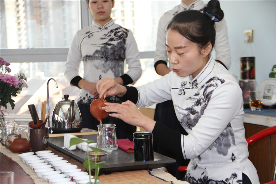 中基華《成長課堂》第一篇： 三劍茶藝帶我習(xí)茶(圖2)